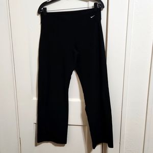NIKE Capri Leggings  Size Med Black